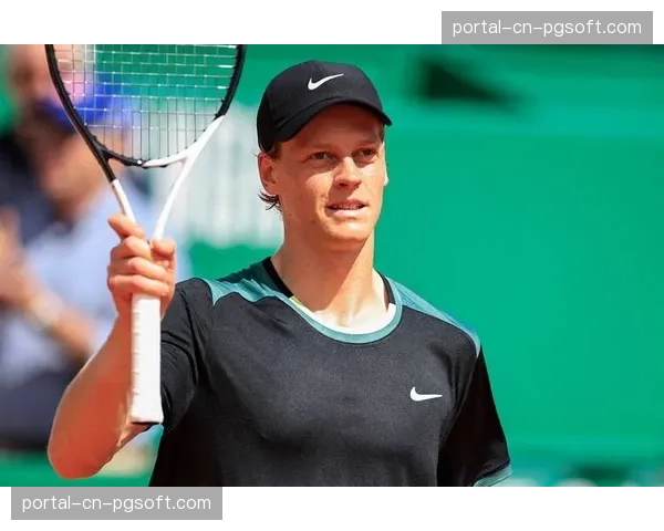 特写:辛纳蒙特卡洛夺冠后与家人在包厢庆祝,场面温馨